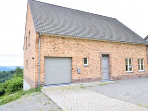 House | Exterior - Holiday Home in Hastiere With Valley Views (Hastiere)