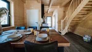 Dining - Beautiful Wooden Chalet in Rattendorf With Garden (Hermagor-Pressegger See)
