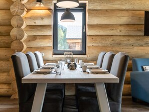 Dining - Cozy Holiday Home in Jenig near Skiing (Hermagor-Pressegger See)