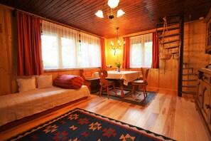 Living room - Queitly Located Chalet near Resort Center of Nassfeld (Hermagor-Pressegger See)