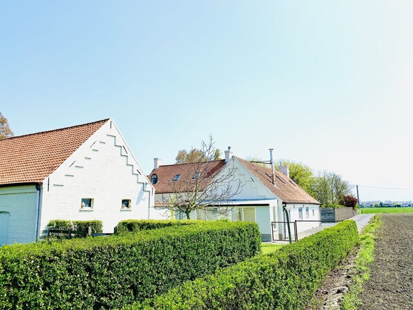 Exterior - Spacious Holiday Home in Middelkerke near Belgian Coast (Middelkerke)