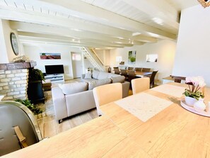 Dining - Spacious Holiday Home in Middelkerke near Belgian Coast (Middelkerke)