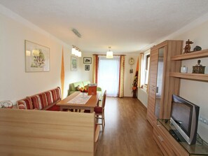 House | Living room - Beautiful Apartment With Plenty of Privacy and a Magnificent View (Mortschach)