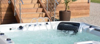 Luxe Home with Hot Tub & Sauna