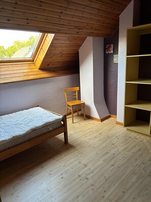 House | 10 bedrooms, individually furnished - Holiday Home in Robertville With Sauna & Garden (Waimes)