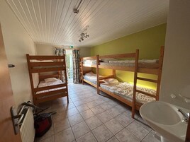 House | 10 bedrooms, individually furnished