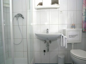 Chalet | Bathroom - Cozy Chalet in Karrösten near Forest (Karroesten)