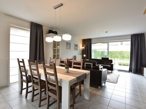Dining - Elegant Holiday Home in De Haan With Fenced Garden (De Haan)