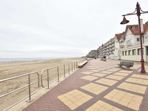Exterior - Elegant Holiday Home in De Haan With Fenced Garden (De Haan)