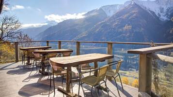 House | Outdoor dining