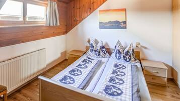 House | 6 bedrooms, individually furnished, bed sheets