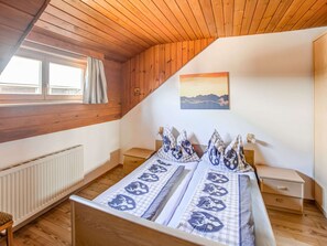 House | 6 bedrooms, individually furnished, bed sheets