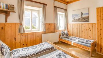 Rumah | 6 kamar tidur dan dilengkapi dengan perabotan berbeda-beda