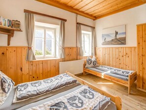 House | 6 bedrooms, individually furnished, bed sheets - Holiday Home in Obervellach Near ski Area (Obervellach)