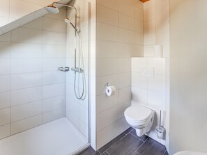 Bathroom - Holiday Home in Obervellach Near ski Area (Obervellach)