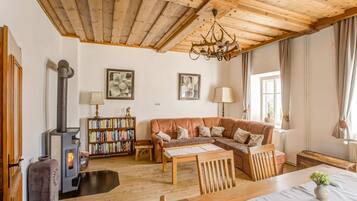 House | Living room | TV, fireplace