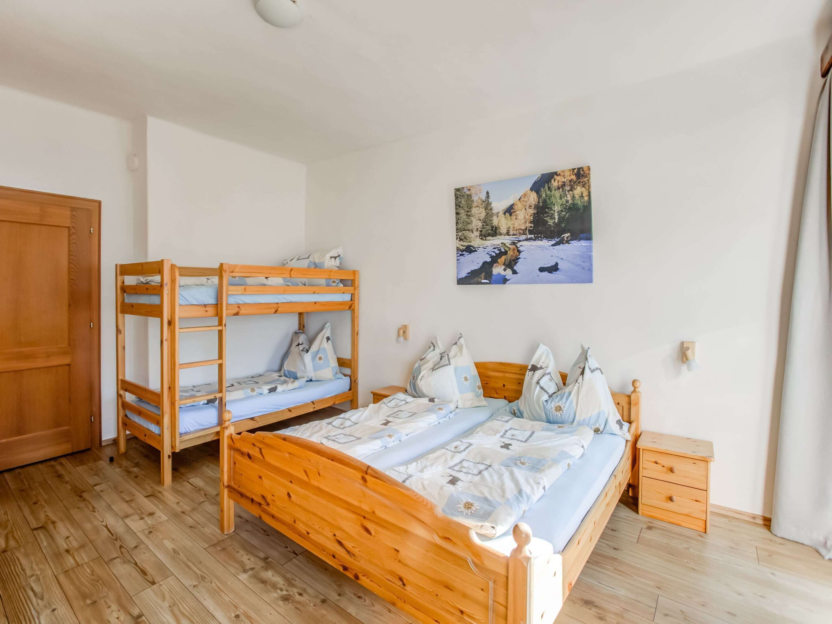 House | 6 bedrooms, individually furnished, bed sheets