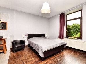 Huis | 8 slaapkamers, individueel gemeubileerd, beddengoed