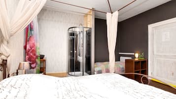 House | 8 bedrooms, individually furnished, bed sheets