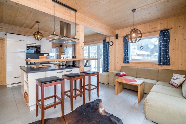 Chalet | Private kitchen | Microwave, stovetop, coffee/tea maker