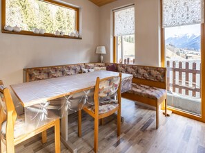 Chalet | Dining