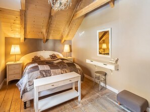 Chalet | 2 bedrooms, individually furnished, bed sheets