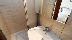 Apartment | Bathroom | Shower, towels - Nice Apartment in Bad Kleinkirchheim Carinthia With Garden (Bad Kleinkirchheim)