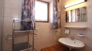 Apartment | Bathroom