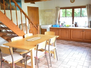 Dining - Quaint Chalet in Hannut With a Pond (Hannut)