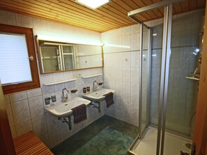 House | Bathroom - Cozy Holiday Home in Egg near Ski Area (Egg)