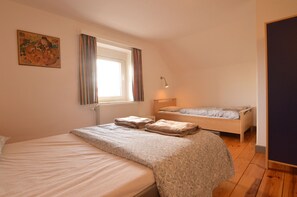 6 bedrooms, individually furnished, bed sheets - Holiday Home in Heppenbach With Garden (Amel)