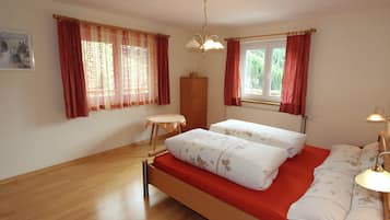 Apartment | 4 bedrooms, individually furnished, bed sheets
