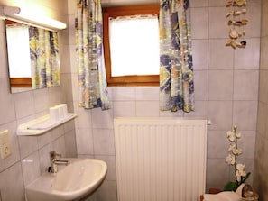 Apartment | Badezimmer | Dusche, Haartrockner