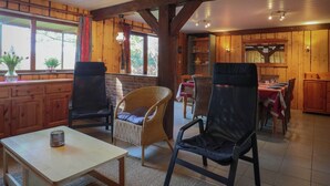 House | Game room