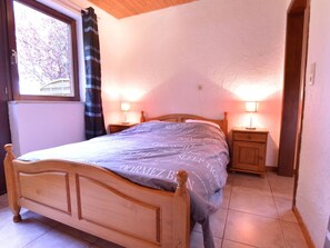 House | 5 bedrooms, individually furnished, bed sheets - Holiday Home in Recht With Garden (Sankt-Vith)