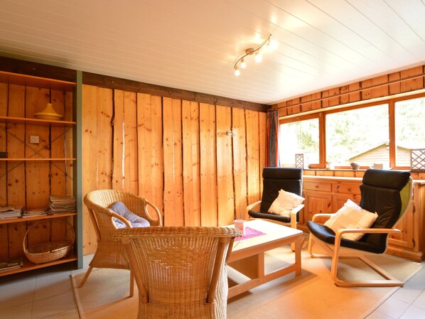 House | Living room | TV - Holiday Home in Recht With Garden (Sankt-Vith)