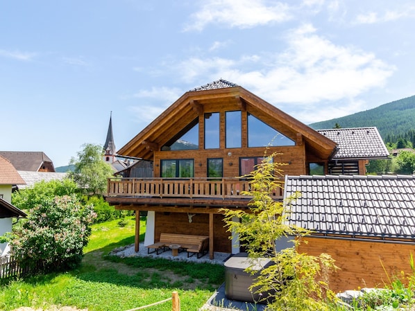 Exterior - Lush Chalet in Sankt with Sauna & Hot Tub (Sankt Margarethen im Lungau)