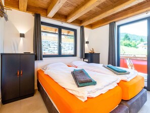 Chalet | 5 bedrooms, iron/ironing board, individually furnished - Lush Chalet in Sankt with Sauna & Hot Tub (Sankt Margarethen im Lungau)