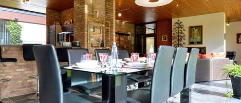 Villa | Restaurantes