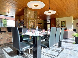 Villa | Dining