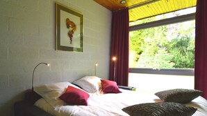 A bedroom with a bed, two bedside lamps, a framed picture on the wall, and a window with curtains. - Luxury Villa with Swimming Pool near F1 Circuit (Stavelot)