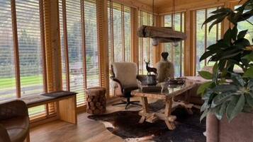 Nhà gỗ | Khu phòng khách | TV, lò sưởi