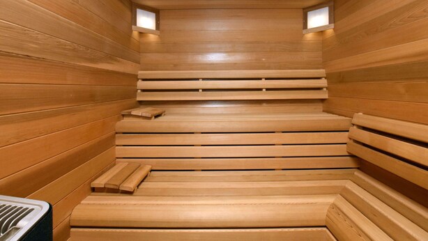 A wooden sauna with benches and a ventilation system. - Luxurious Home With Sauna (Somme-Leuze)