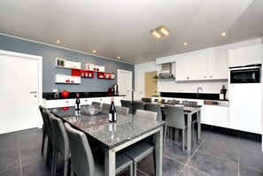 House | Dining - Luxurious Home With Sauna (Somme-Leuze)