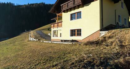 Posh Villa in Rennweg am Katschberg With Wellness and Bar