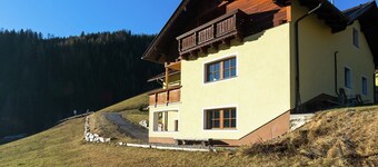 Posh Villa in Rennweg am Katschberg With Wellness and Bar