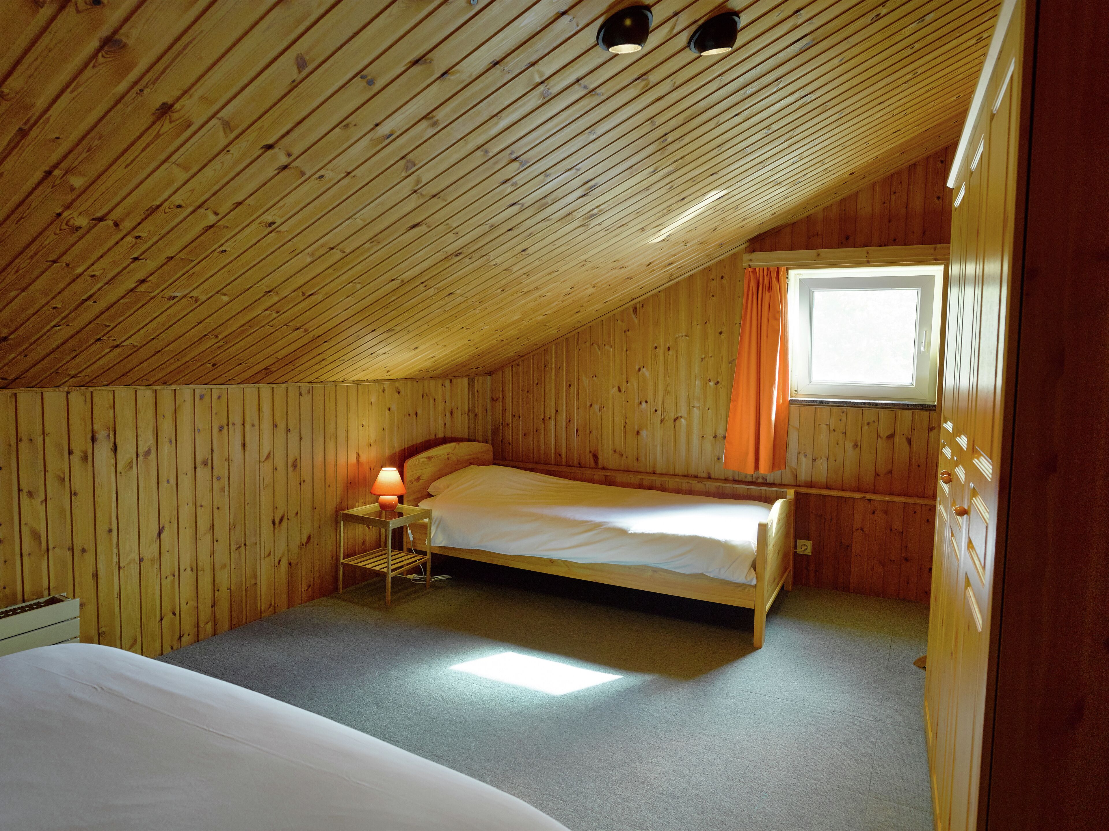 Huis | 10 slaapkamers, individueel gemeubileerd, beddengoed