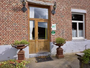 Exterior - Spacious Holiday Home With Private Garden (Houyet)