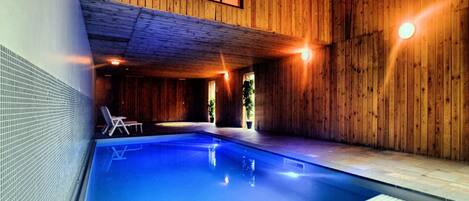 Huis | Zwembad | Een binnenzwembad, een buitenzwembad