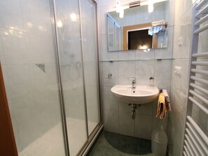 Apartment | Bathroom